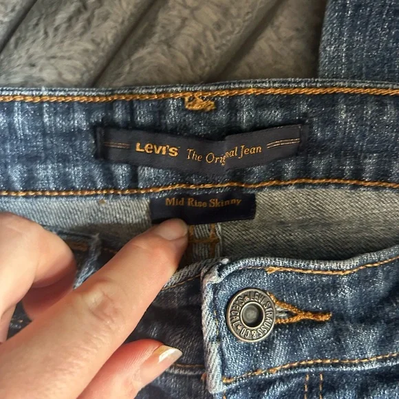 Levi's Midrise Skinny Stretch Jeans - Picture 5 of 6
